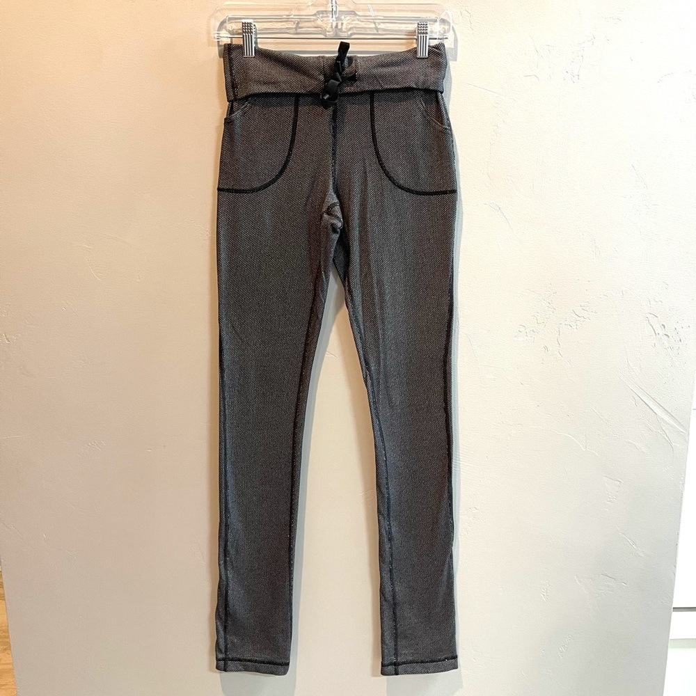 Lululemon straight leg heathered pocket leggings with adjustable waistline